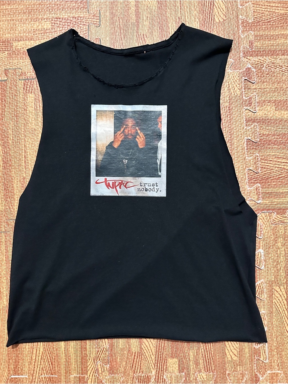 Distressed 2PAC Retro Black Graphic Muscle Tee - Trust Nobody
